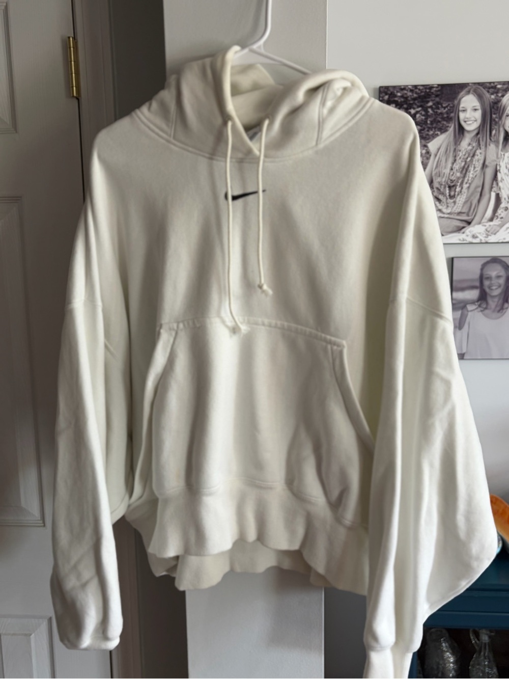 Nike Women's white oversized Hoodie - Relaxed Fit